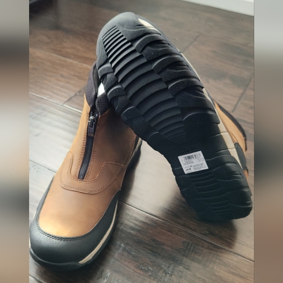 MEN'S CLARKS GROVE ZIP II WINTER BOOTS, SIZE 11.5 M. NEW WITH BOX. - Picture 8 of 11